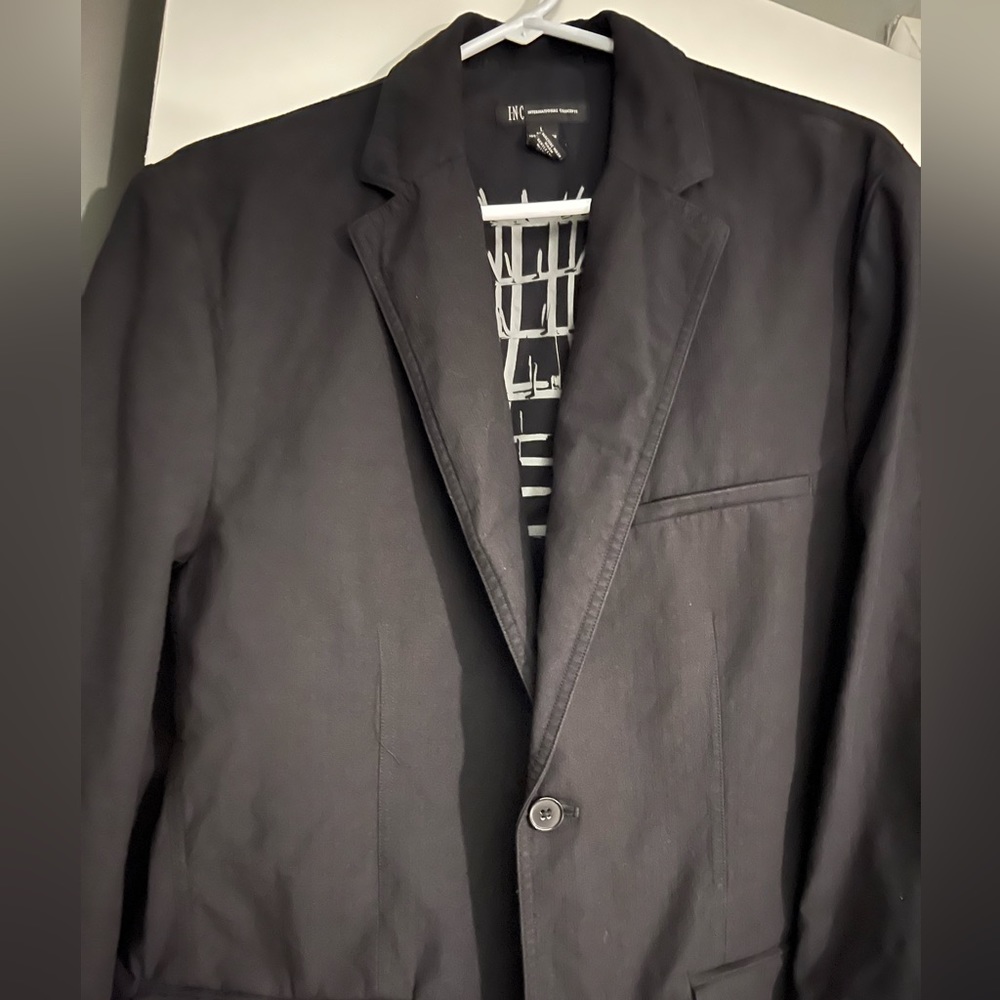 Worn once to a wedding. It’s been in the back of my closet forEVEr!